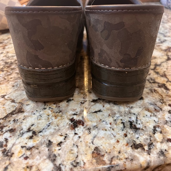Camo Dansko *like new* - Picture 2 of 4